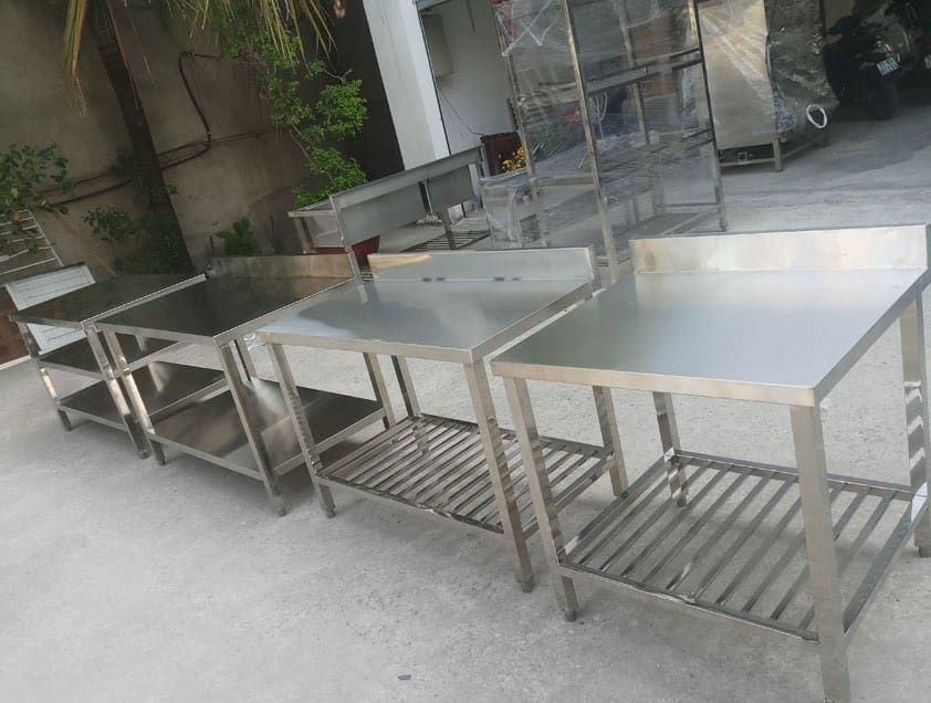 Cách chọn bàn inox công nghiệp cho môi trường khắc nghiệt 1 Cách chọn bàn inox công nghiệp cho môi trường khắc nghiệt