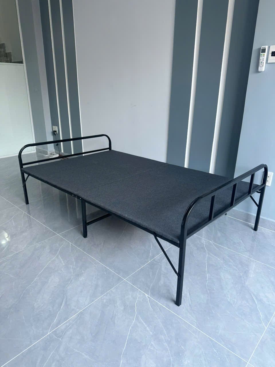 Cách sắp xếp giường gấp gọn tiết kiệm không gian
