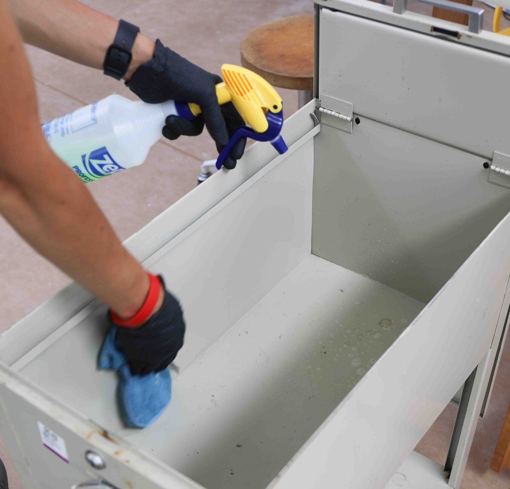 Hướng Dẫn Bảo Quản và Vệ Sinh Tủ Hồ Sơ Sắt Đúng Cách 4 Hướng Dẫn Bảo Quản và Vệ Sinh Tủ Hồ Sơ Sắt Đúng Cách