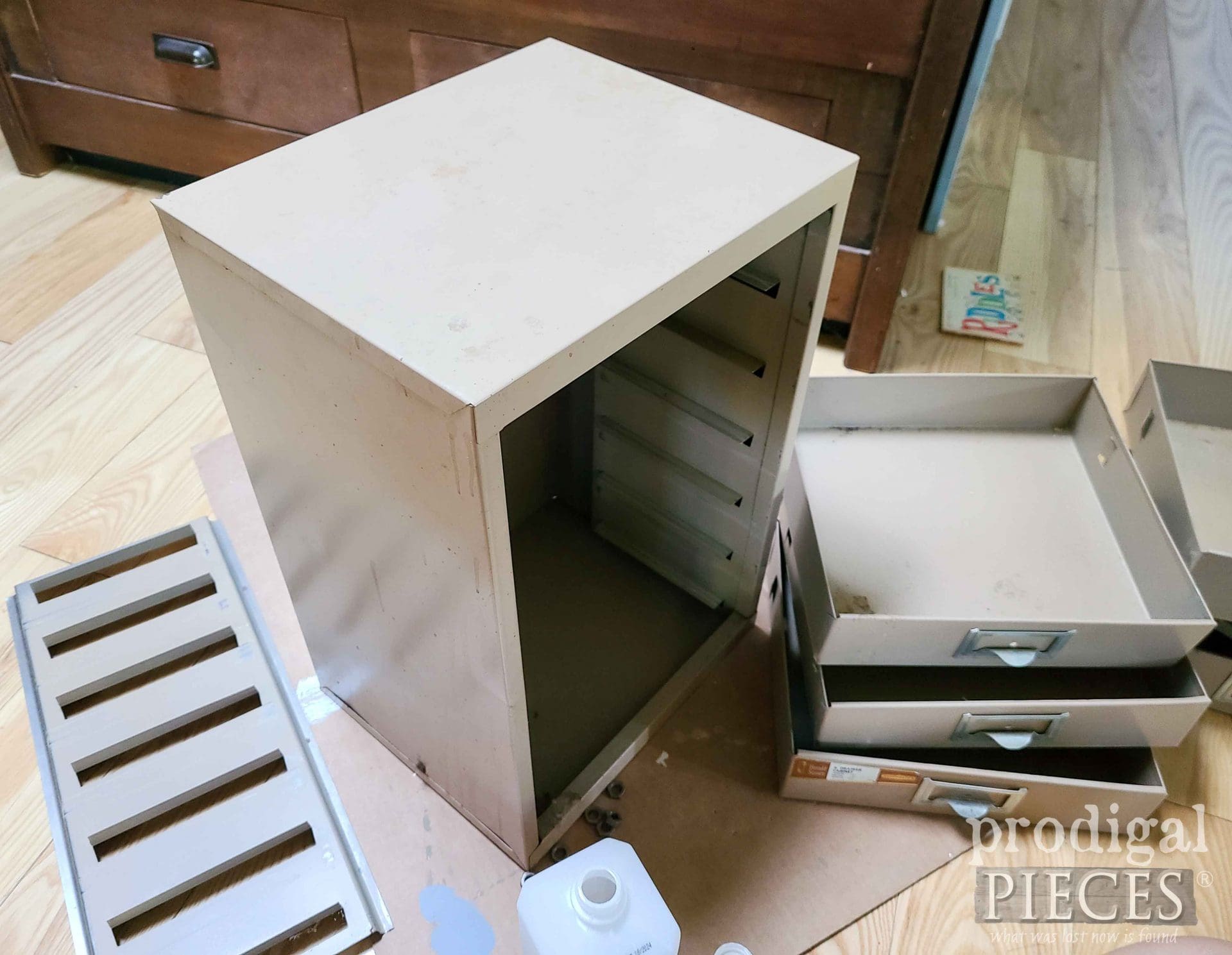 Hướng Dẫn Bảo Quản và Vệ Sinh Tủ Hồ Sơ Sắt Đúng Cách 6 Hướng Dẫn Bảo Quản và Vệ Sinh Tủ Hồ Sơ Sắt Đúng Cách
