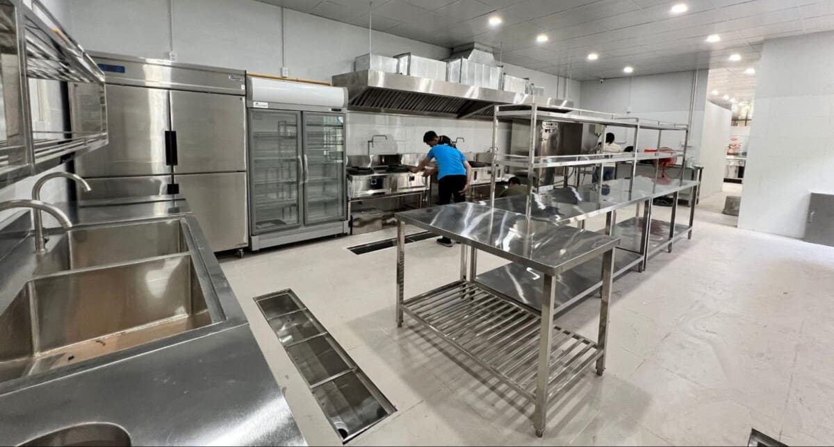 Hướng Dẫn Chọn Bàn Ghế Quán Ăn Inox: 7 Tiêu Chí Vàng Từ Chuyên Gia 6 Hướng Dẫn Chọn Bàn Ghế Quán Ăn Inox: 7 Tiêu Chí Vàng Từ Chuyên Gia