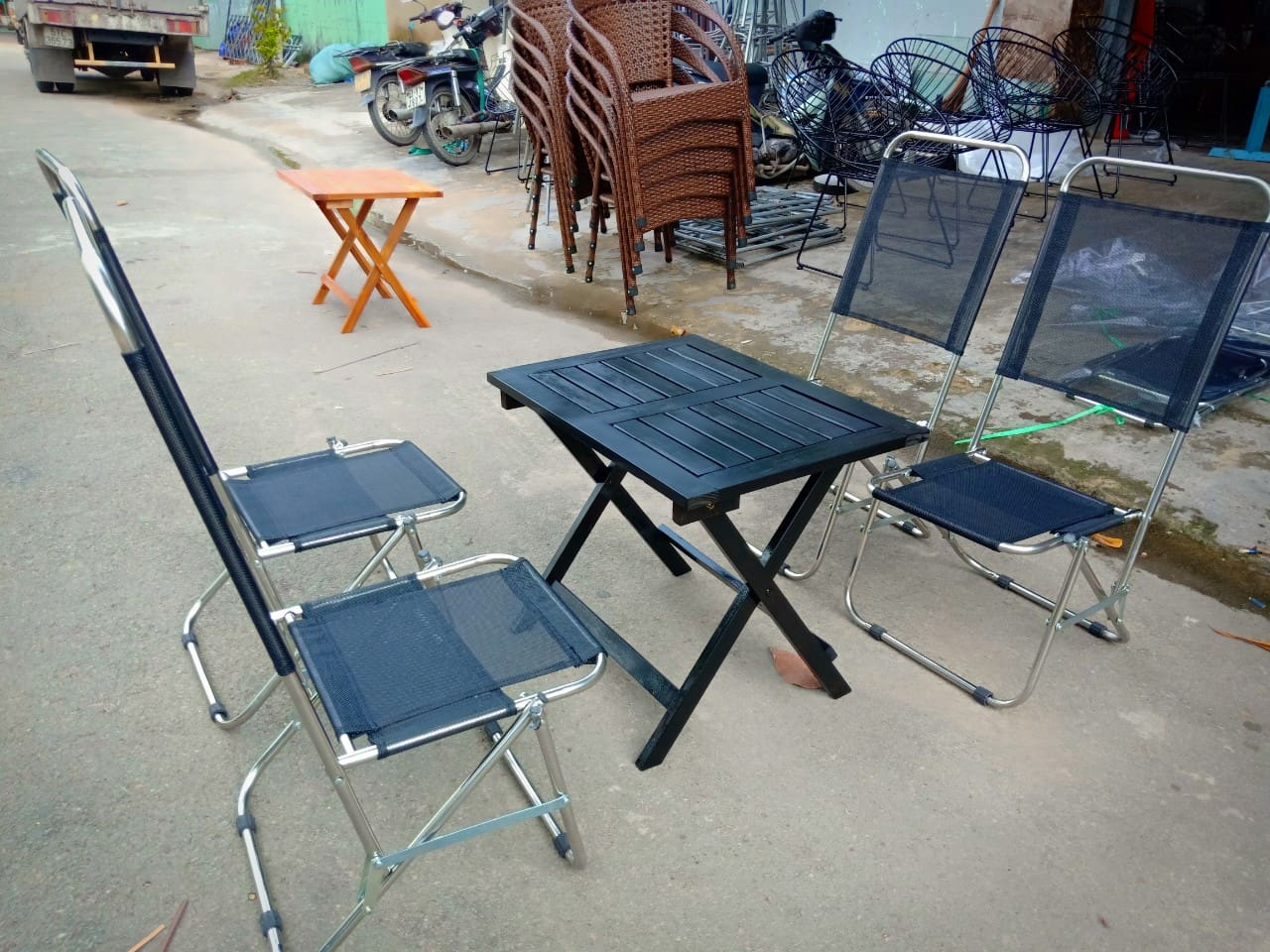 Khởi Nghiệp Cafe - Trà Đá Vỉa Hè Với Bộ Bàn Ghế Inox Xếp Gọn