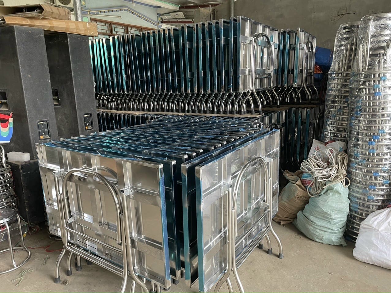 5 Mẫu Bàn Ghế Inox Xếp Gọn Giúp Tăng 30% Chỗ Ngồi 5 5 Mẫu Bàn Ghế Inox Xếp Gọn Giúp Tăng 30% Chỗ Ngồi