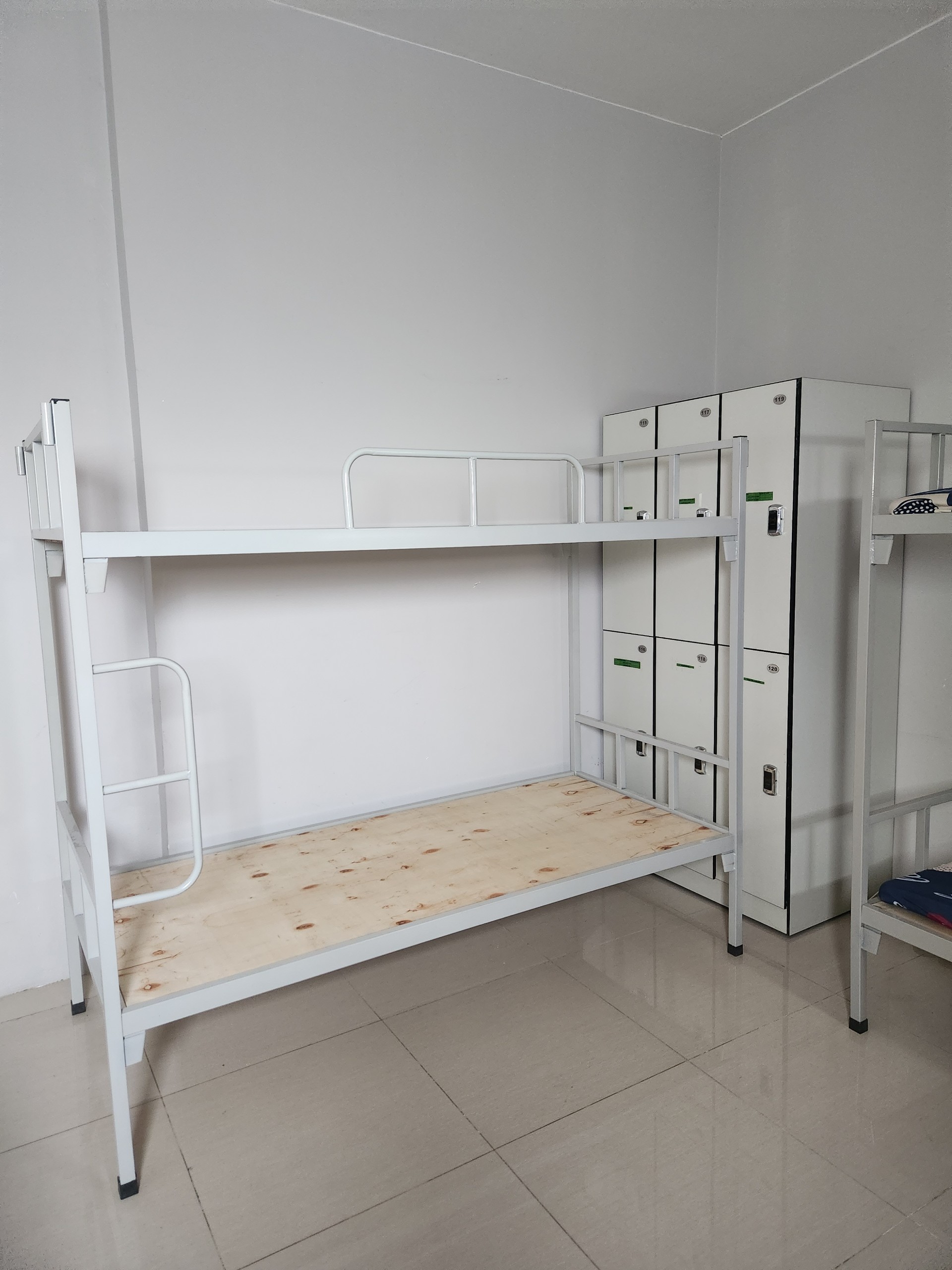 Tạm Biệt Nỗi Ám Ảnh "Giường Kêu Cót Két": Tại Sao Nên Chọn Giường Sắt Hộp Hòa Phát?