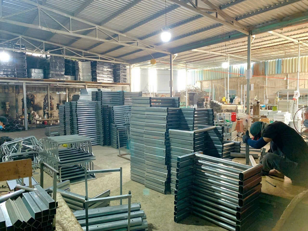 Case Study: Nhà Hàng Sao Biển Tăng Lợi Nhuận Nhờ Bàn Ghế Inox 304 Hòa Phát
